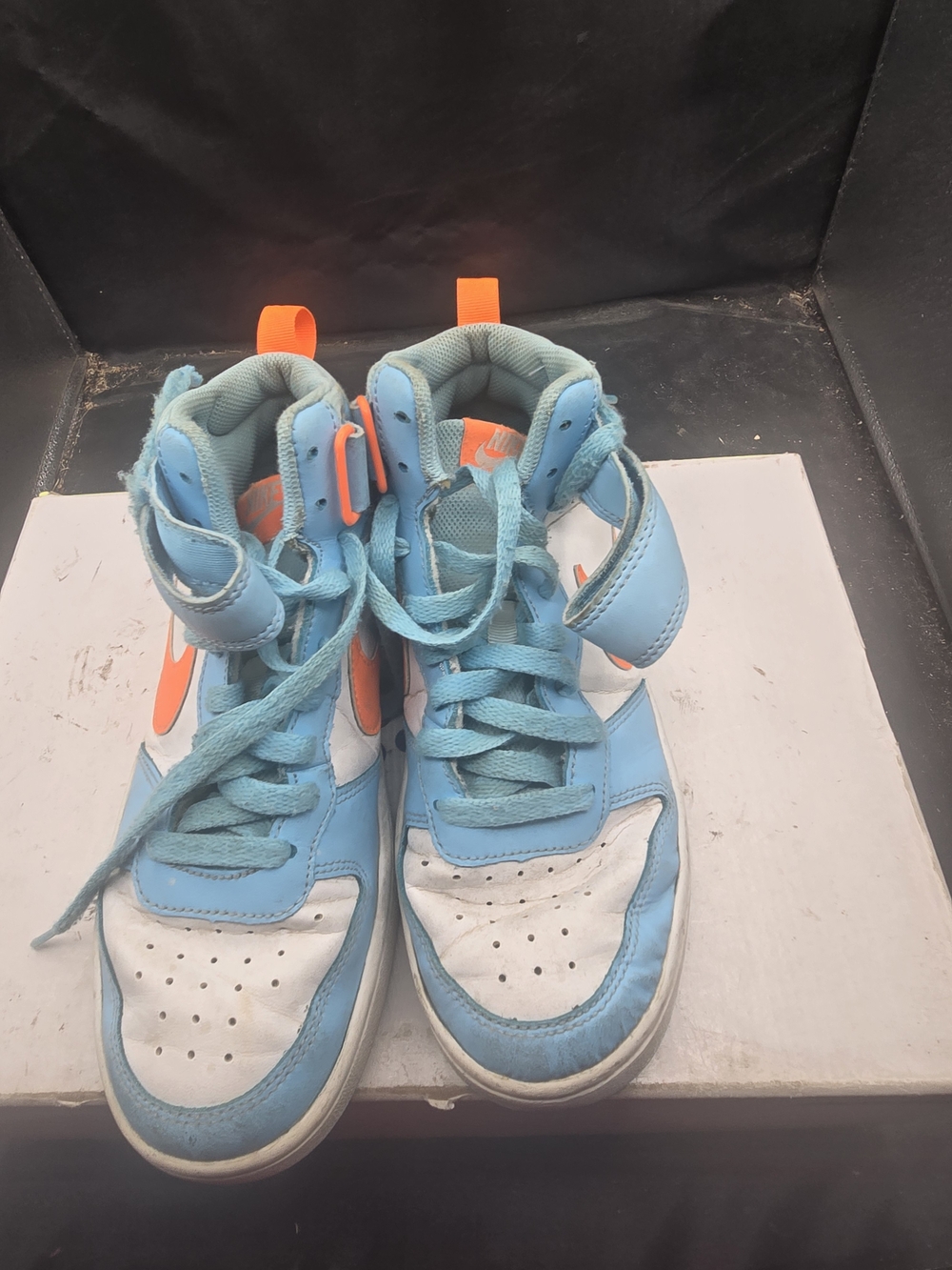Nike Kids High-Top Sneakers in‎ Light Blue, White & Orange